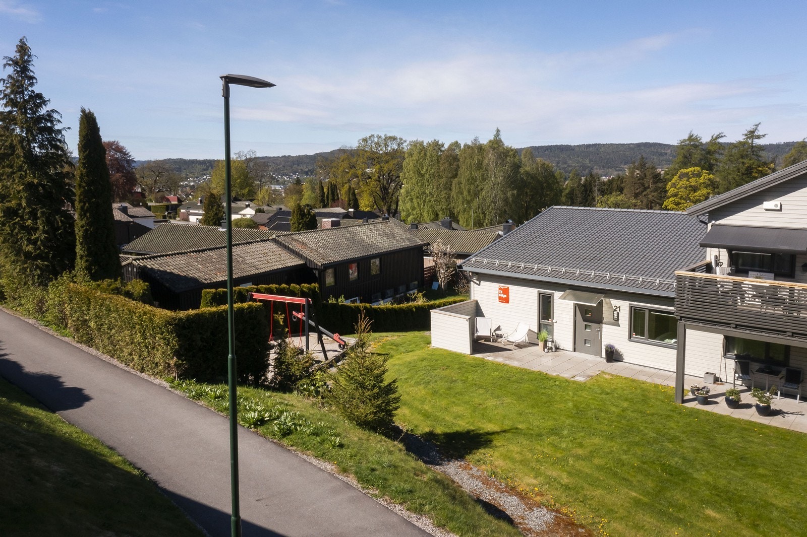 Inngang fra bakkeplan Galleribilde