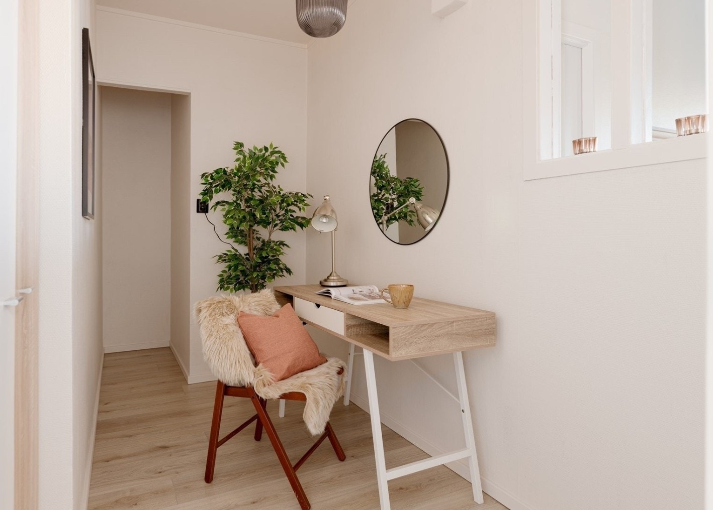 I tillegg til to soverom er det en alkove som fungerer godt som kontor. Galleribilde