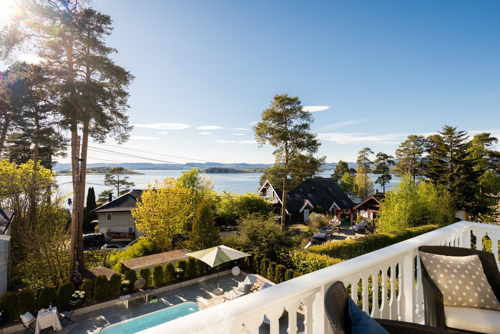 Utsikt mot deler av Oslofjorden samt Nesodden, Langøyene, Oslo by og Holmenkollen. Galleribilde