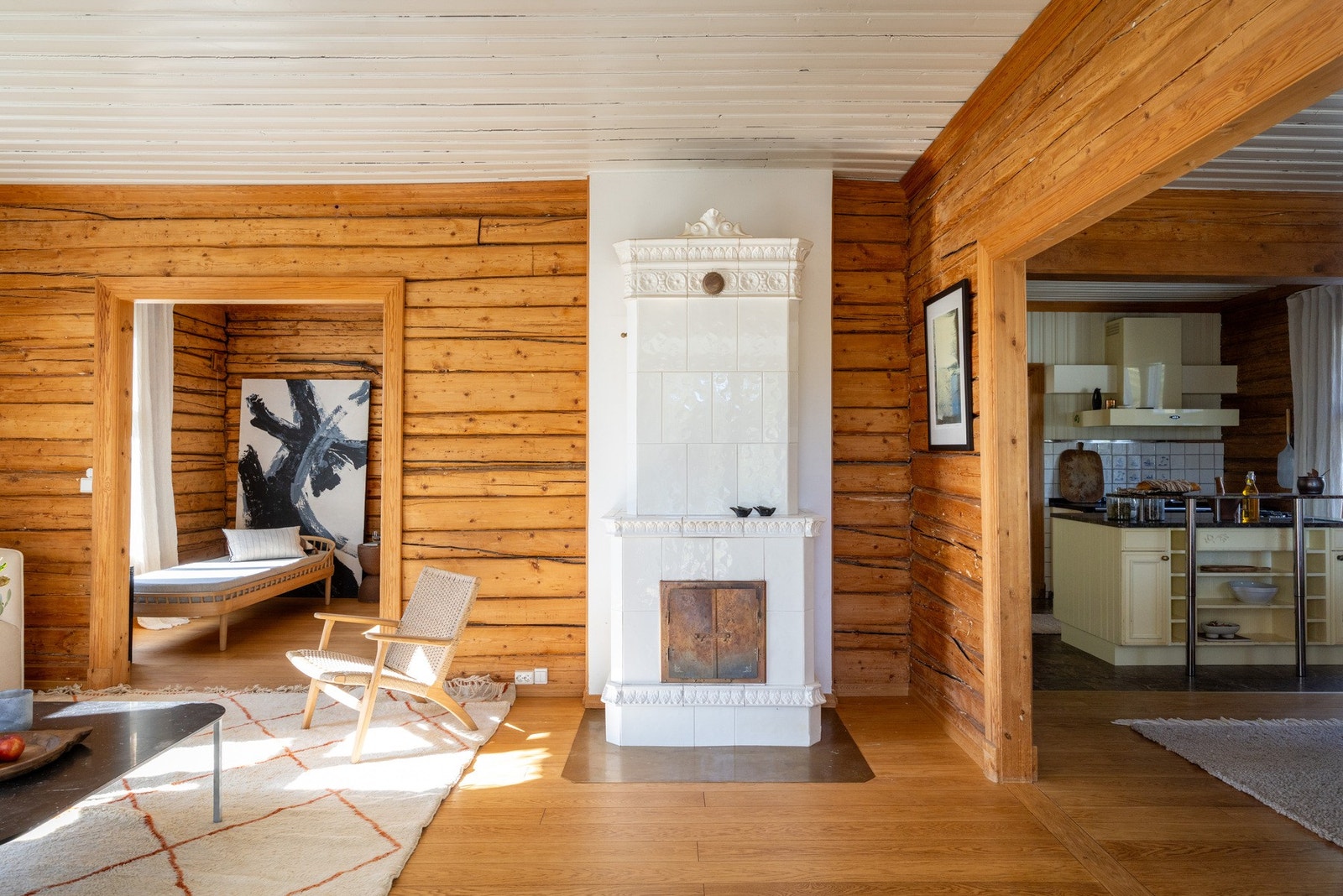 Villaen er holdt i en rustikk stil med meget luftige og åpne planløsninger. Galleribilde