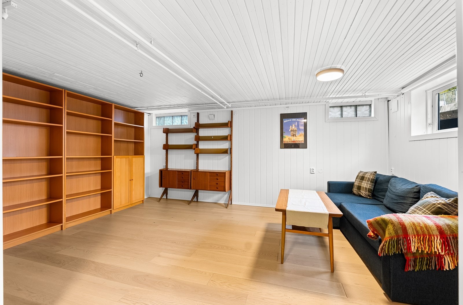 Kjellerstue med lun atmosfære og gode bruksmuligheter. Galleribilde