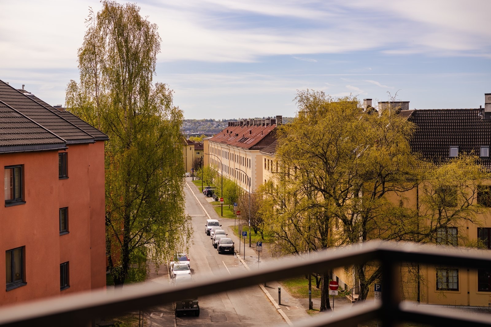 Leiligheten ligger høyt og fint til i byggets 4. etasje, med fint utsyn og lite innsyn. Galleribilde