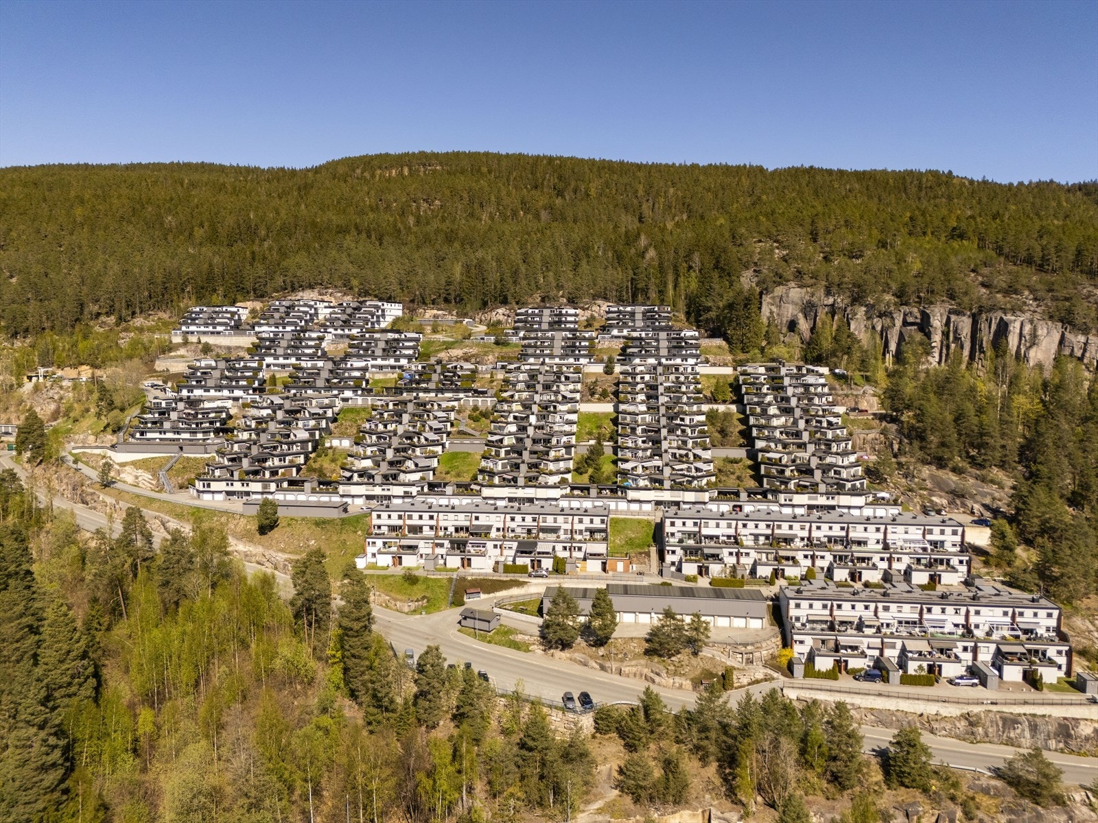Kort vei til Skimore Drammen, som tilbyr alpinanlegg om vinteren og downhill-sykling om sommeren. Galleribilde