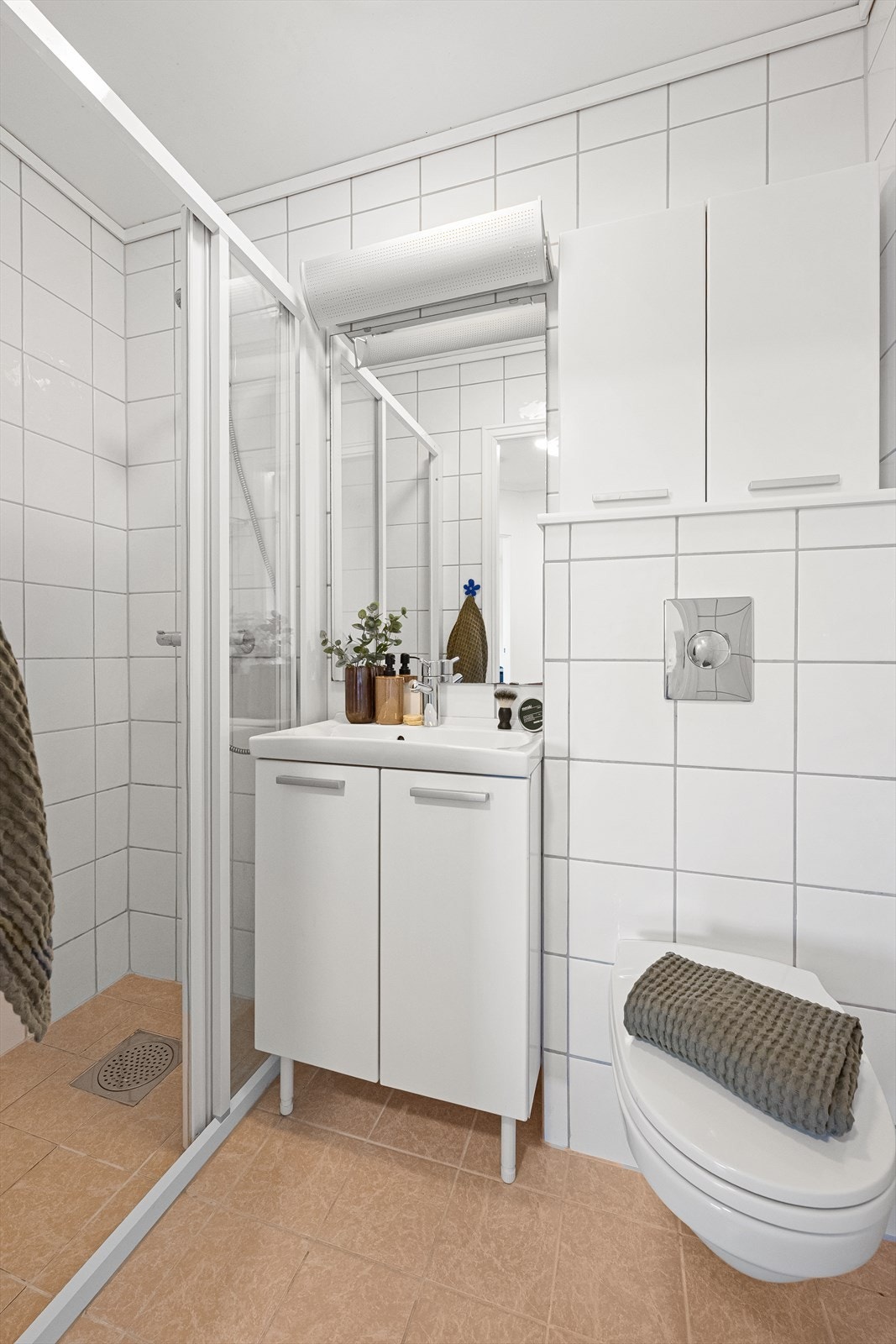 Rommet har mekanisk avtrekk med en elektrisk styrt vifte. Galleribilde