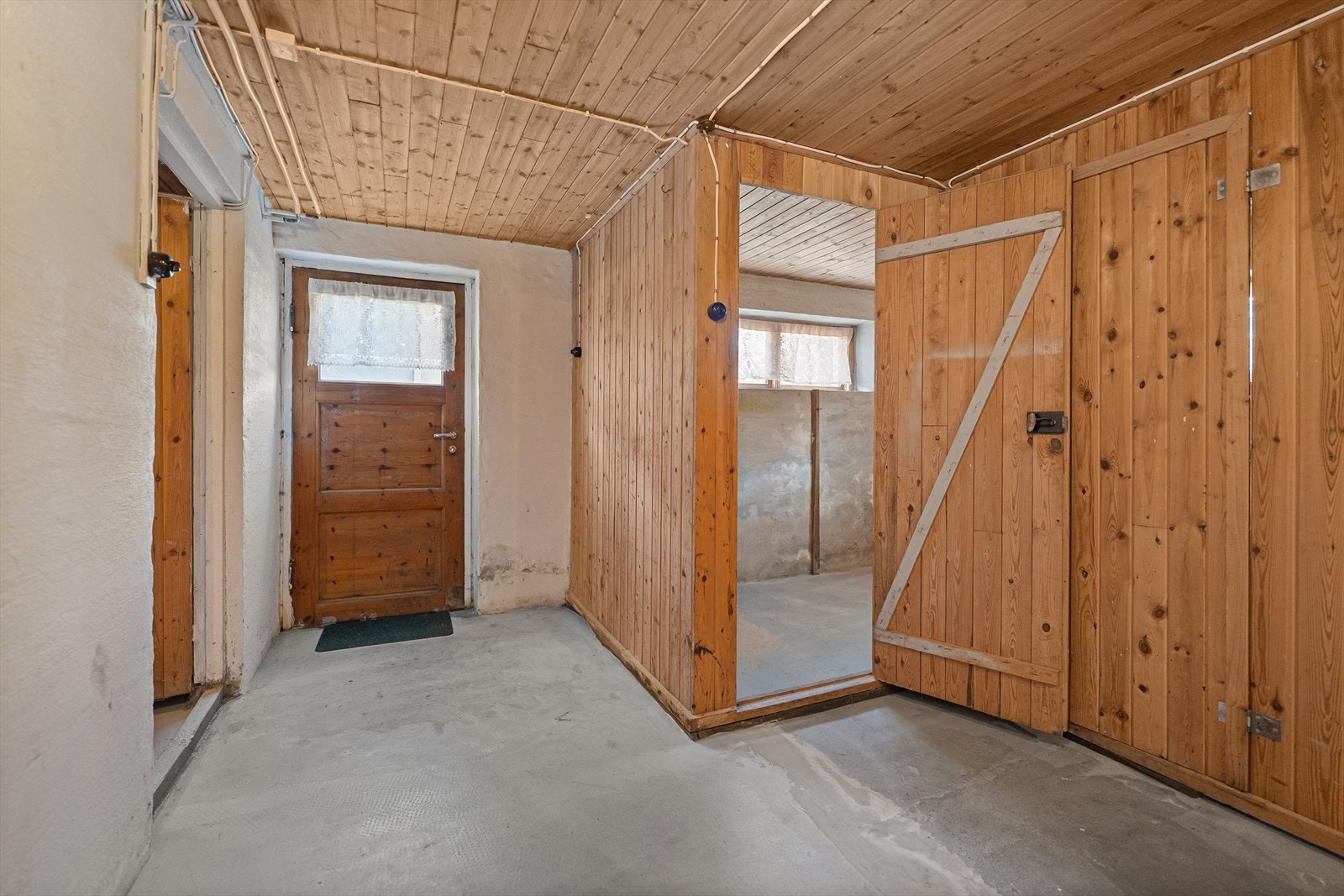 Fellesareal i kjeller med tilgang til bodene. Galleribilde