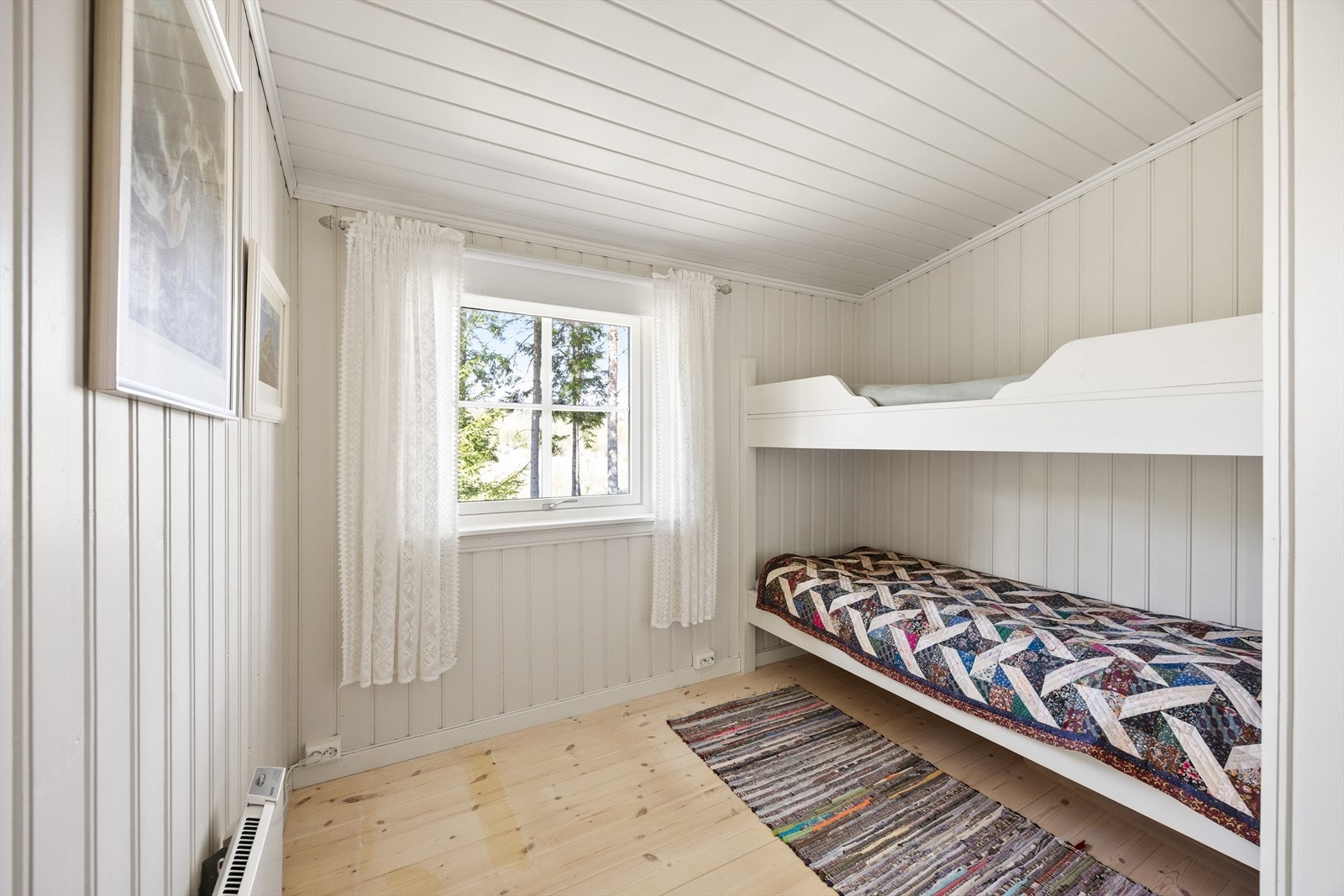De to øvrige soverommene ligger i den tilbygde delen fra 2013. Galleribilde