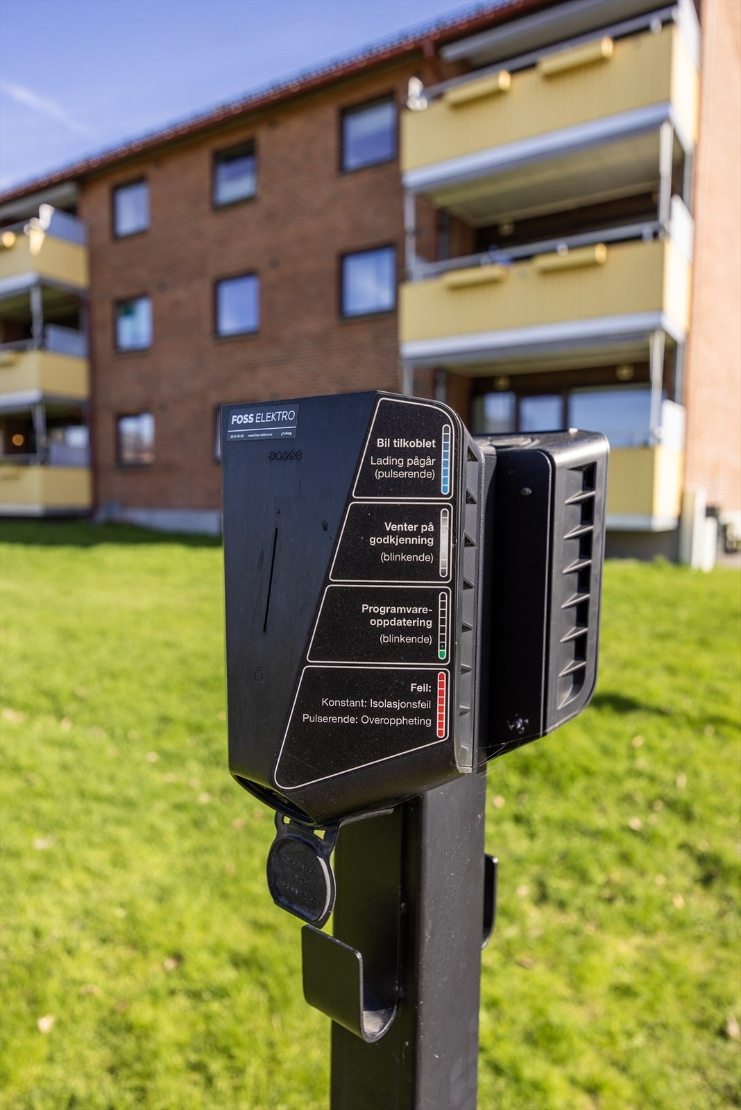 Borettslaget har tilrettelagt for lading av elbil. Galleribilde