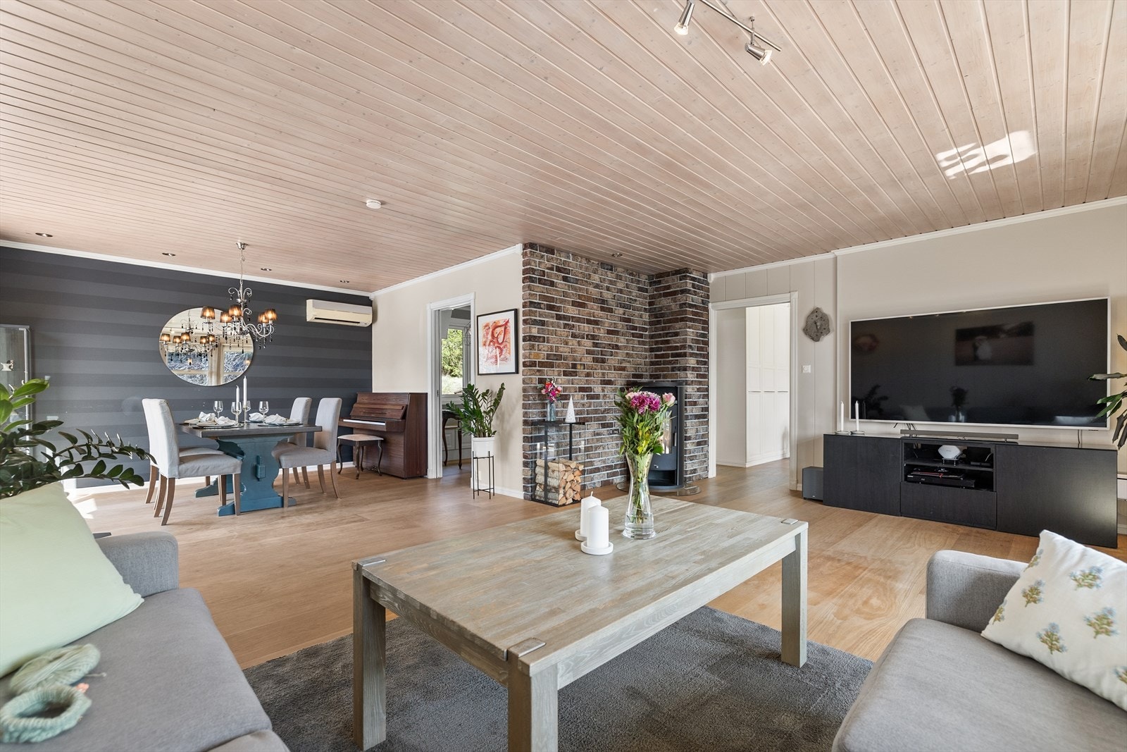 Her får du ikke bare en bolig - du får plass til hele storfamilien, og fortsatt et rom til overs! Galleribilde