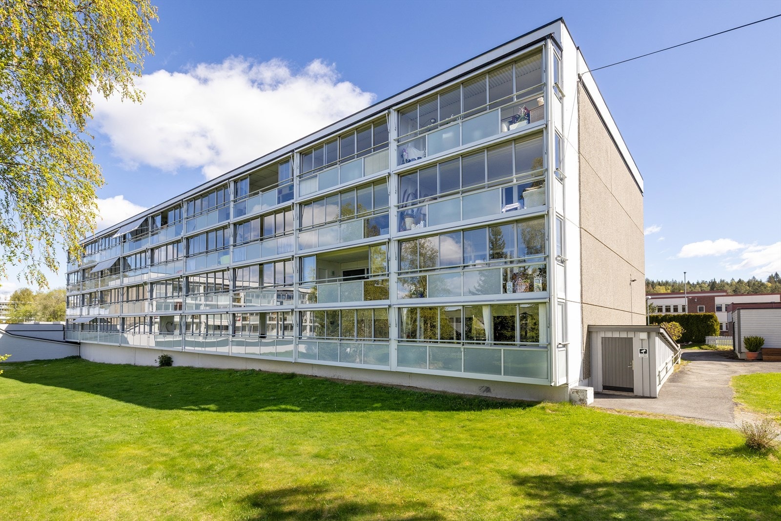 Borettslaget har store og grønne fellesområder. Galleribilde
