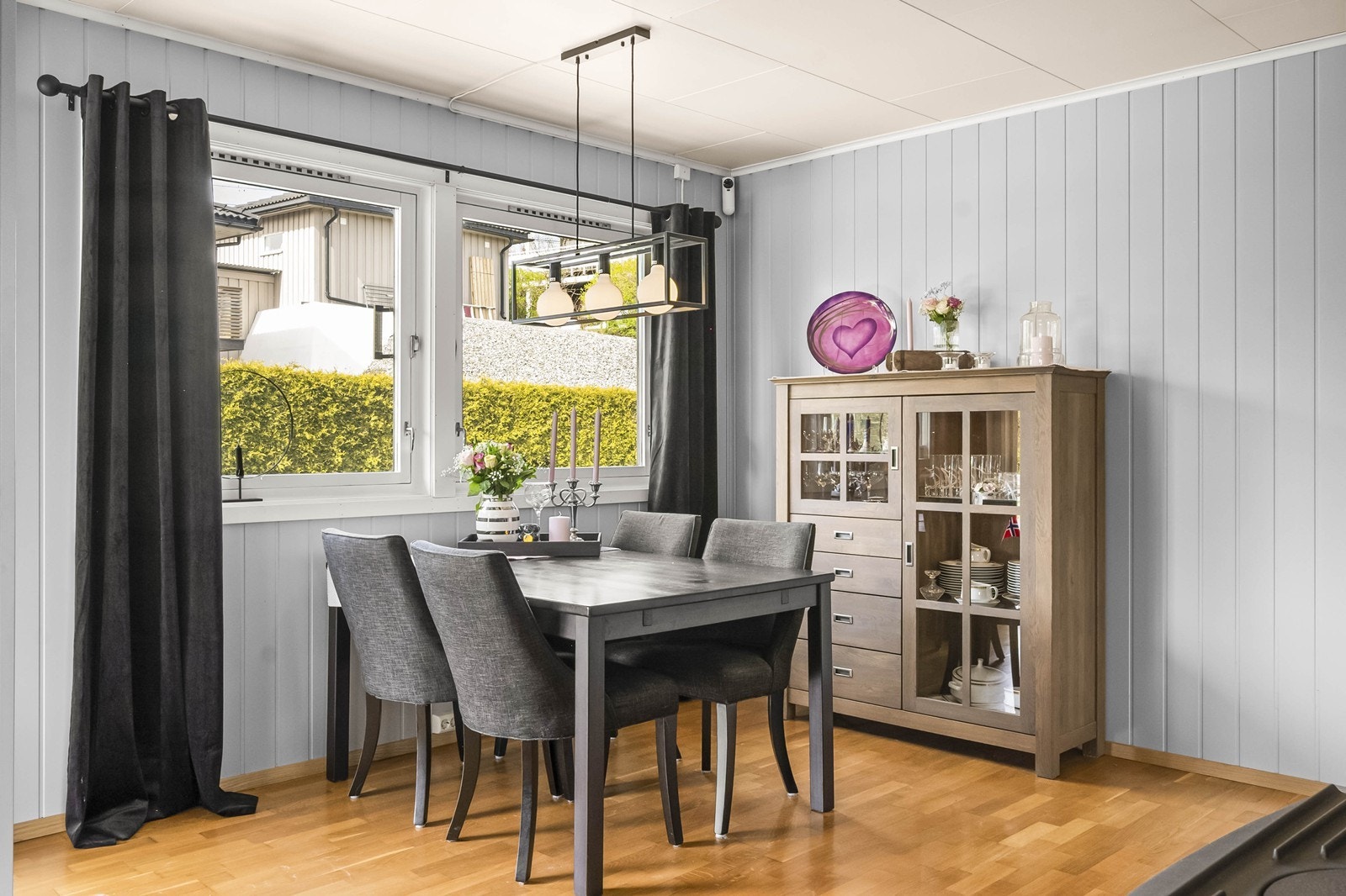 Naturlig plass for spisestue Galleribilde