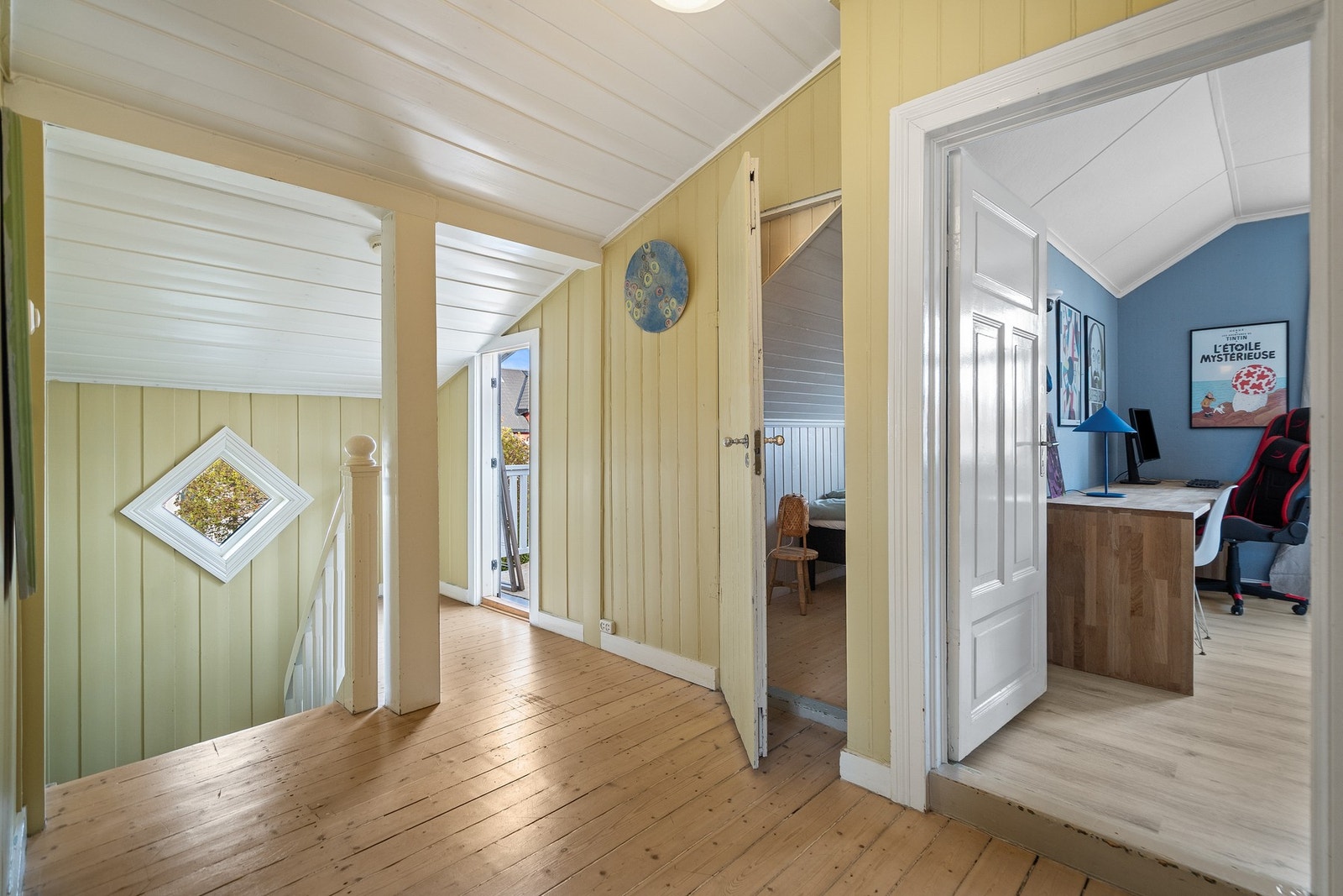 Lys og hyggelig oppgang i 2. etasje Galleribilde