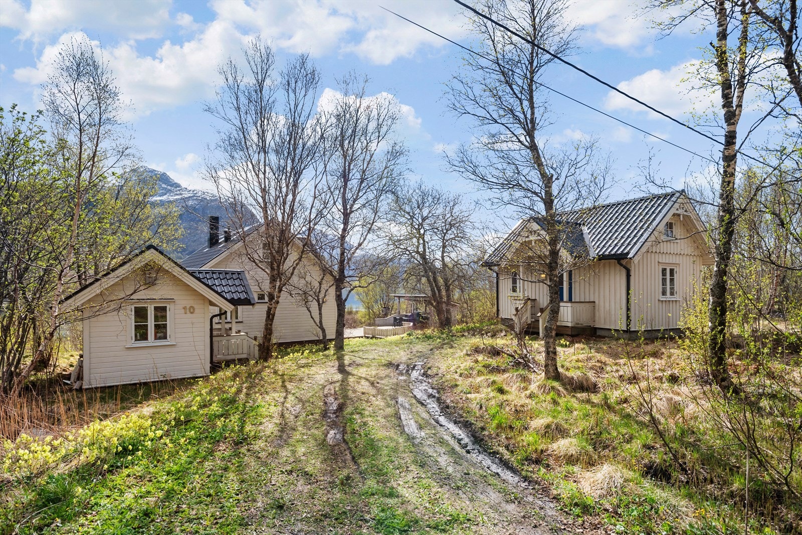 Innkjørsel fra Kaiveien ned mot småbåtmarinaen. Galleribilde