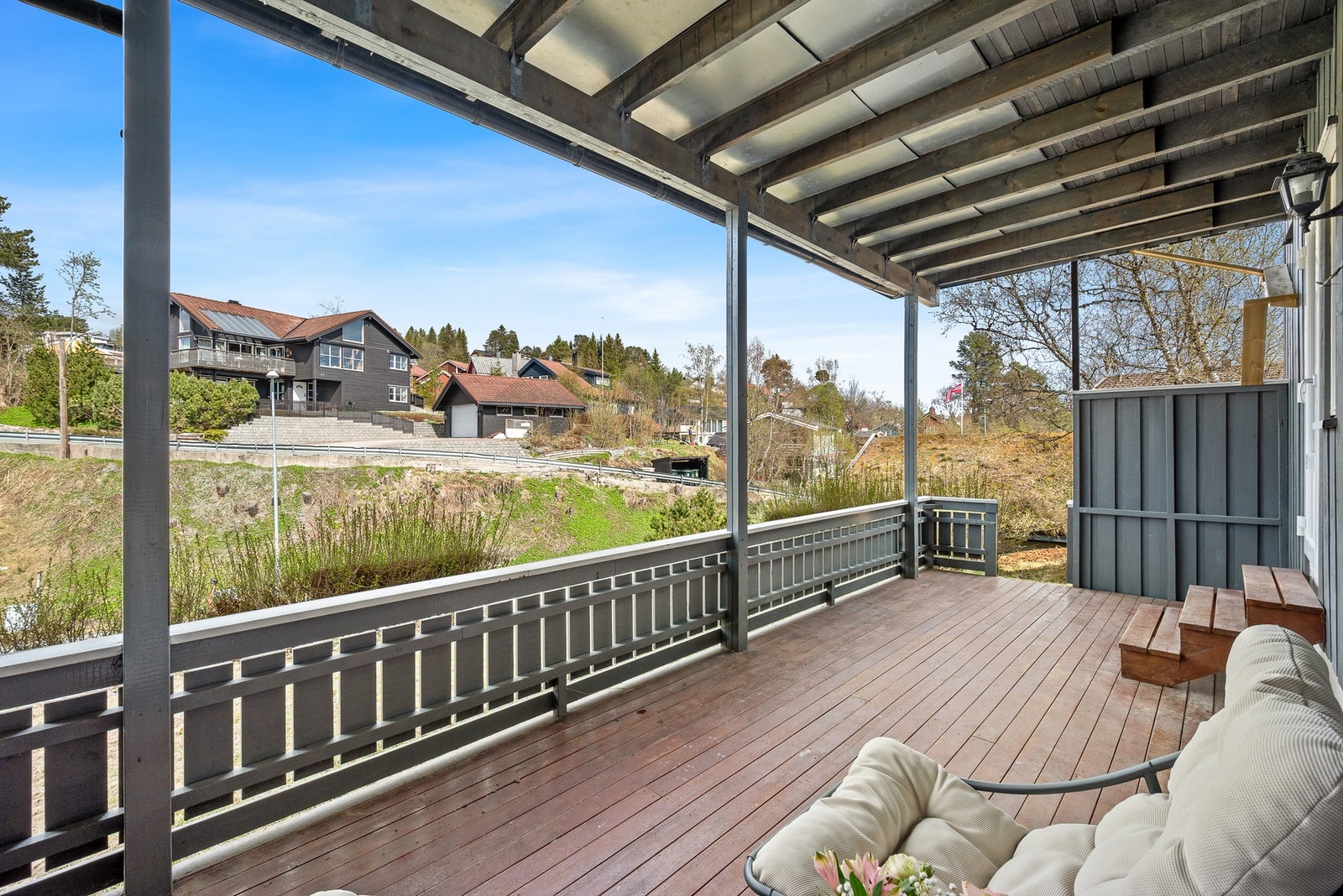Terrassen er på 17m². Galleribilde