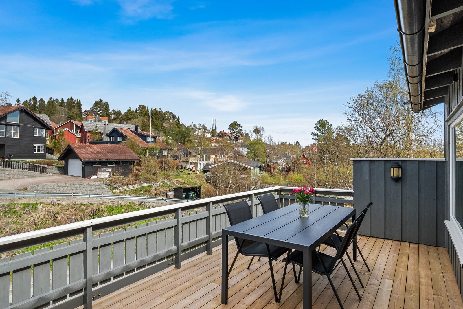 Terrassen er på 19m². Galleribilde