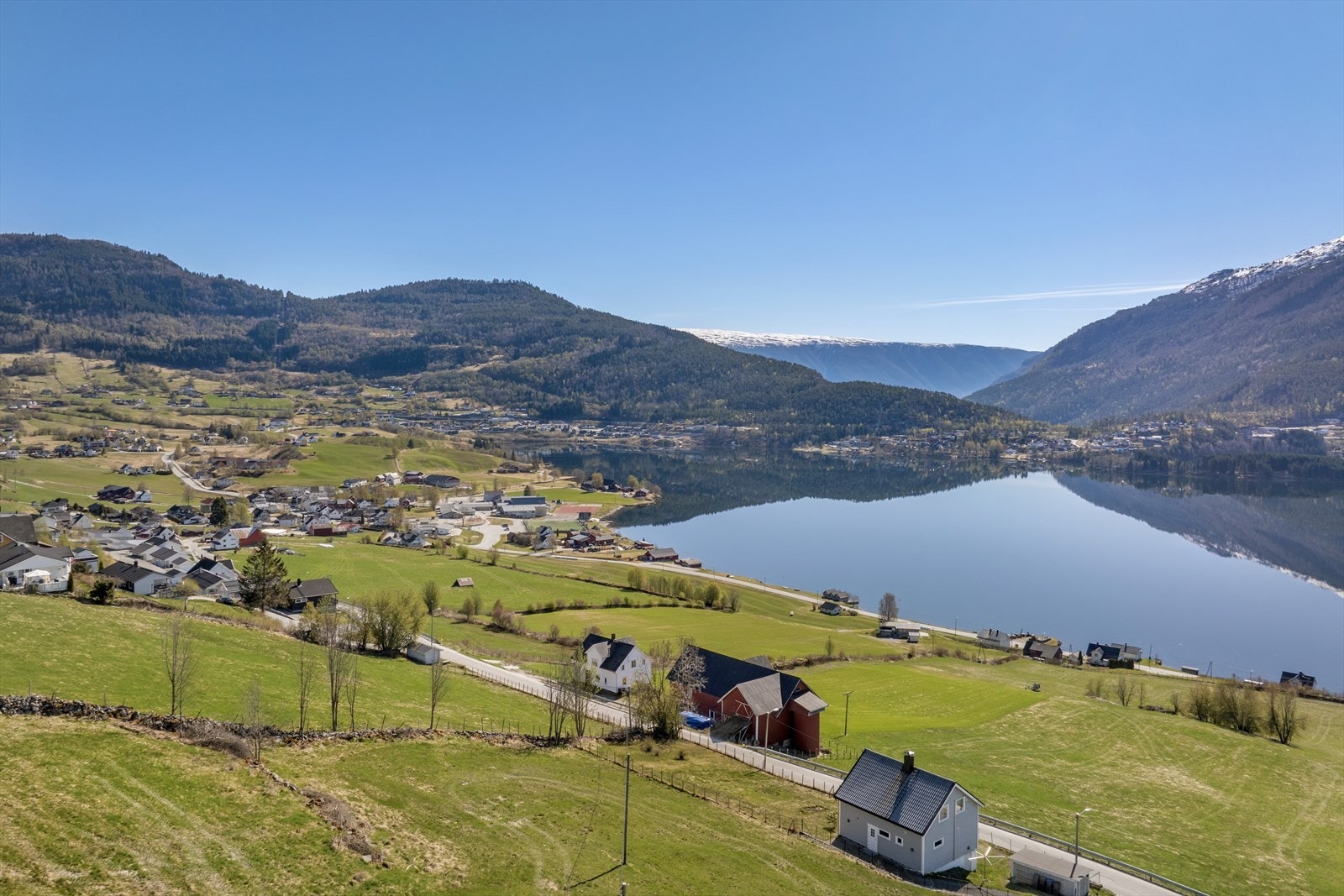 Hafslo er ei attraktiv bygd å bu i og det har vore stor tilflytting siste åra i samband med bustadfelta som har vore utbygde her. Galleribilde