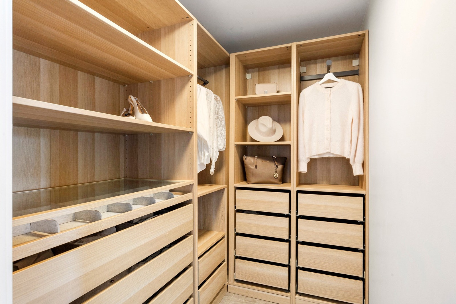 Walk-in-garderobe. Galleribilde