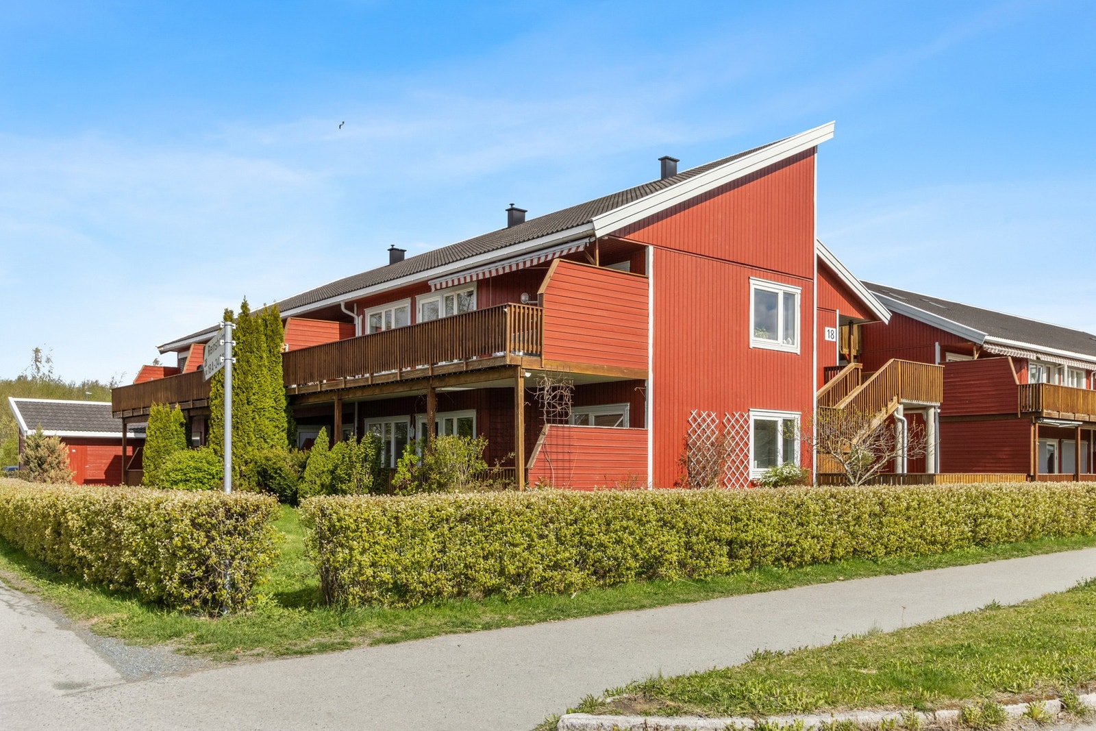 Leiligheten ligger pent til på enden av bygget i første etasje. Galleribilde