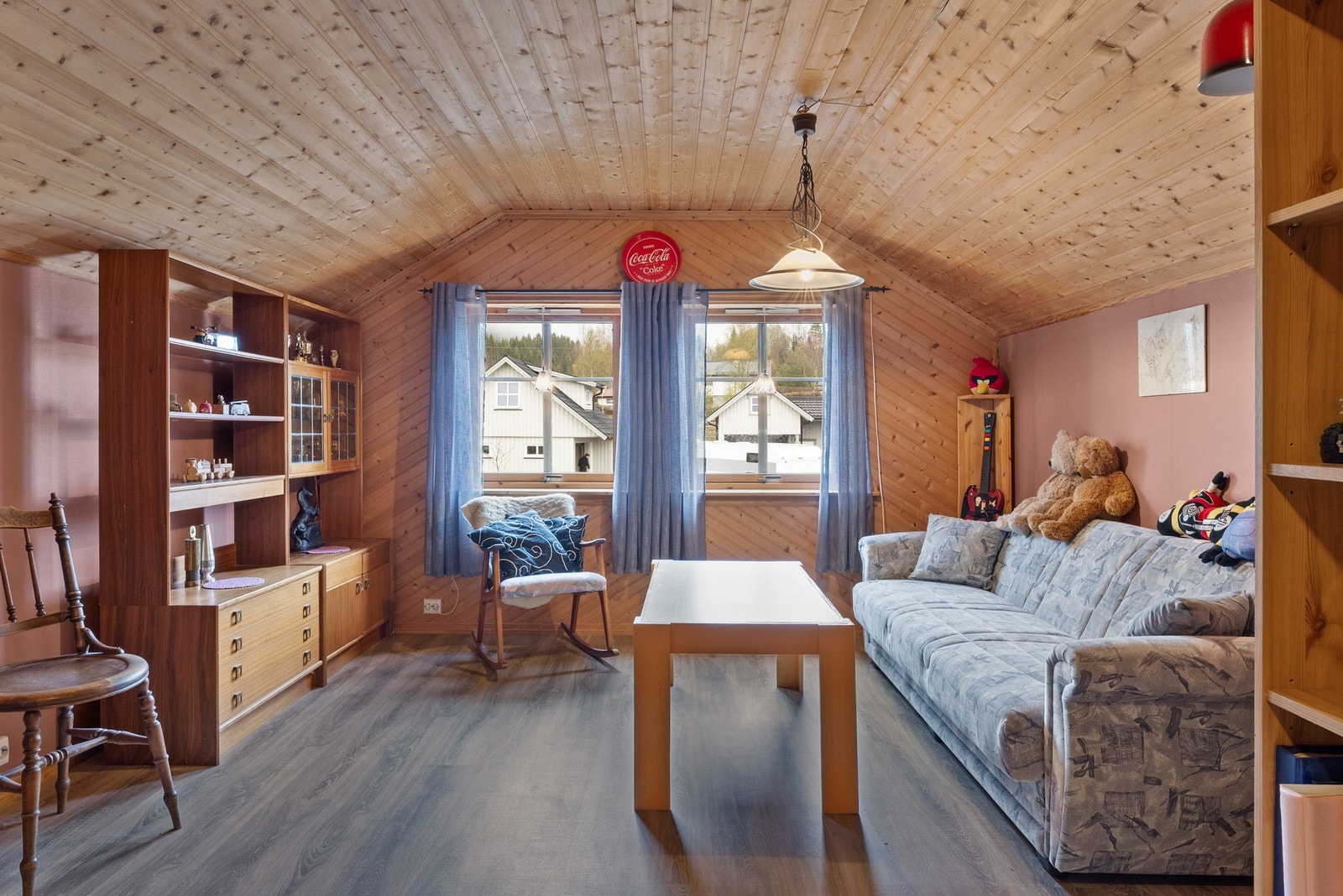 Loftstue med gode bruksmuligheter for både små og store Galleribilde