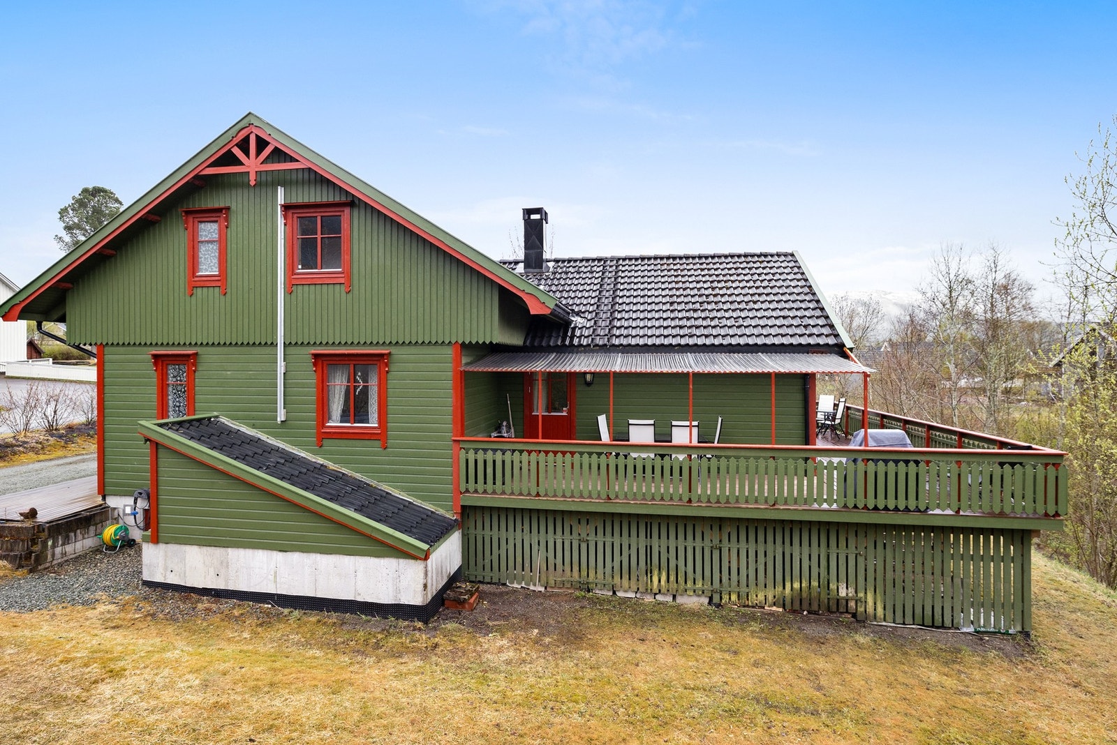 Trivelige uteomgivelser med god plass til både lek og avslapning Galleribilde