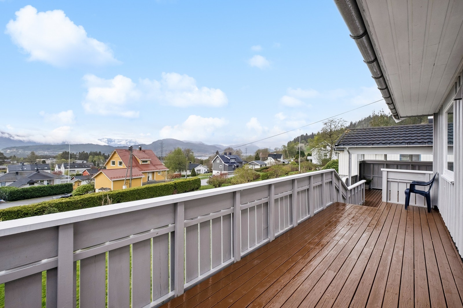 Her kan en nyte fine dager sammen med venner og familie. Her ser du Skodjevika, Haugtua og flotte Sunnmørsfjell. Galleribilde