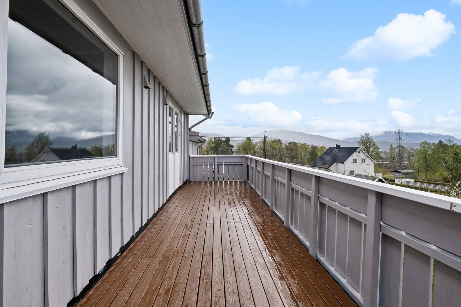 Verandaen er sørvendt med gode solforhold. Galleribilde