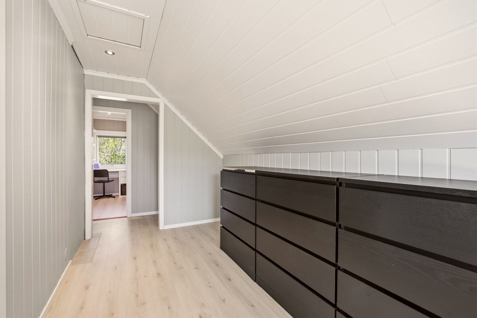 Gang med oppbevaringsmuligheter Galleribilde