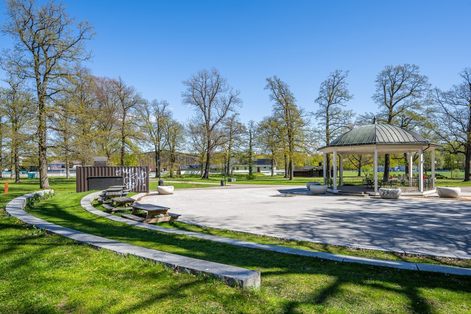 Fine og sosiale området i parken Galleribilde