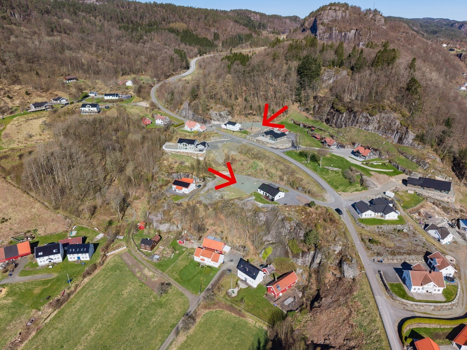Begge tomtene ligger pent plassert! Galleribilde