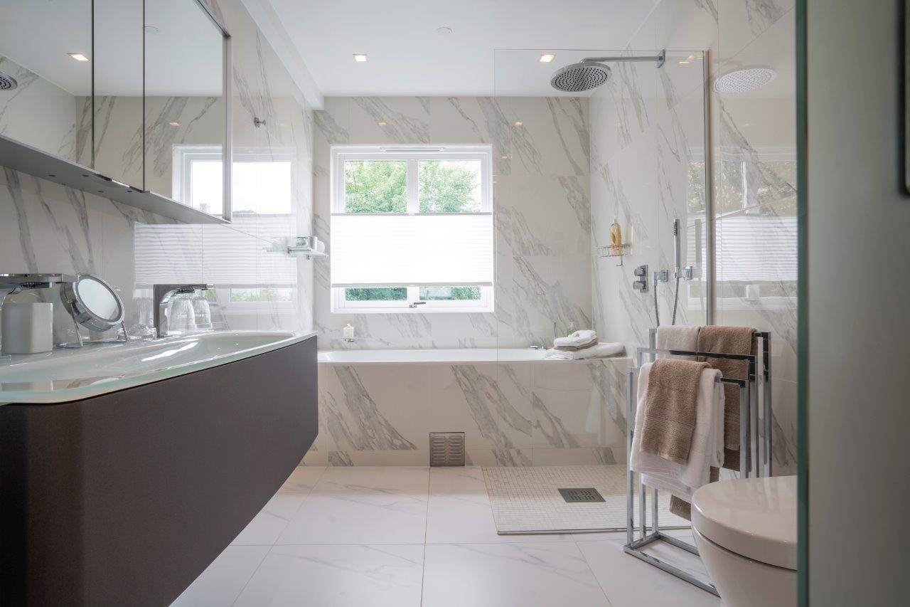 Main bathroom / Hovedbaderom Galleribilde