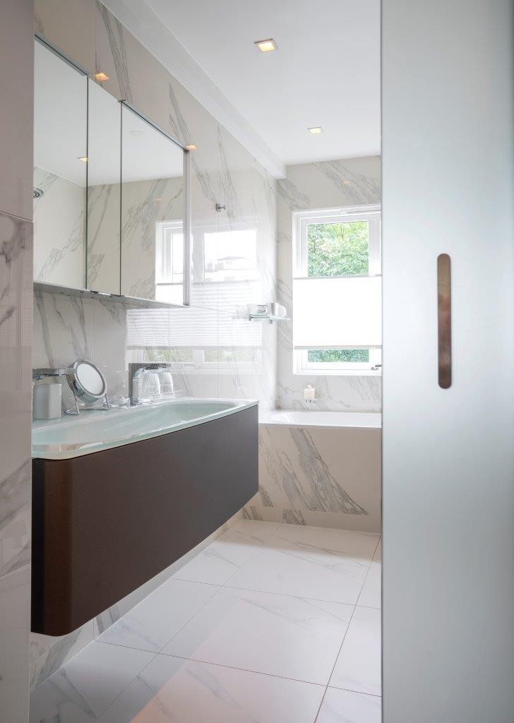 Main bathroom / Hovedbaderom Galleribilde