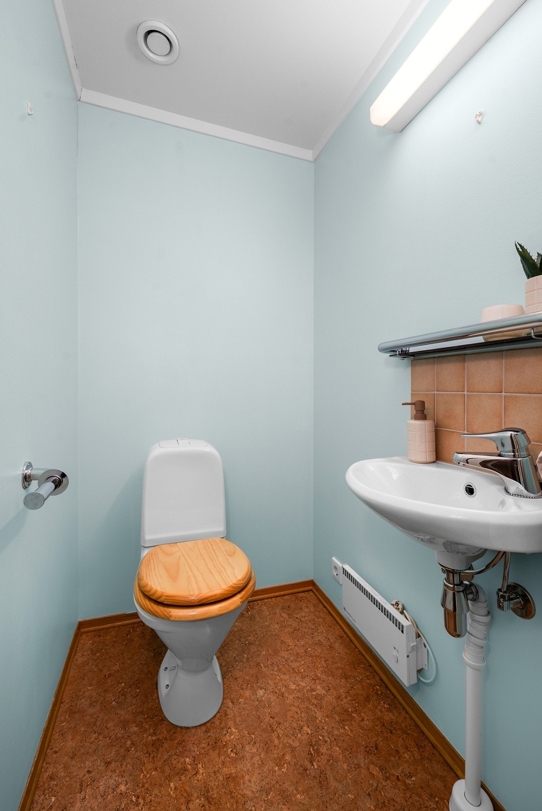 Praktisk med eget toalettrom. Galleribilde