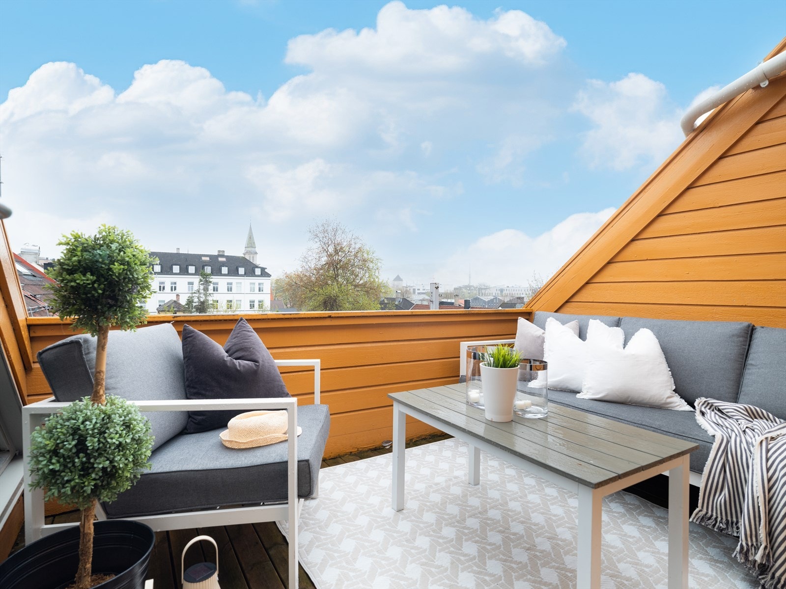 Leiligheten har en egen privat takterrasse med svært gode solforhold. Galleribilde