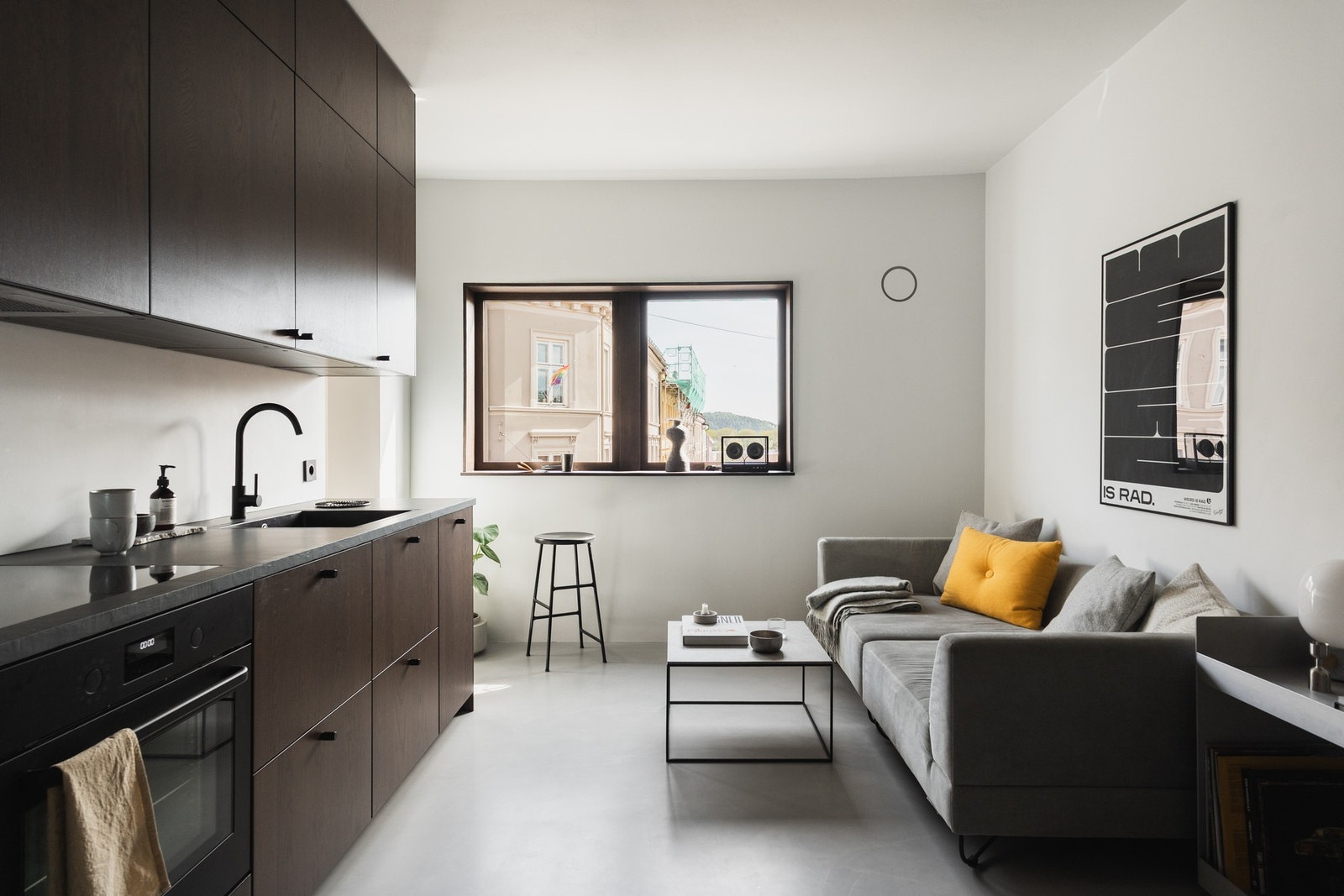 En designpreget 2-roms med mikrosement, heis og gjennomført høy standard. Galleribilde