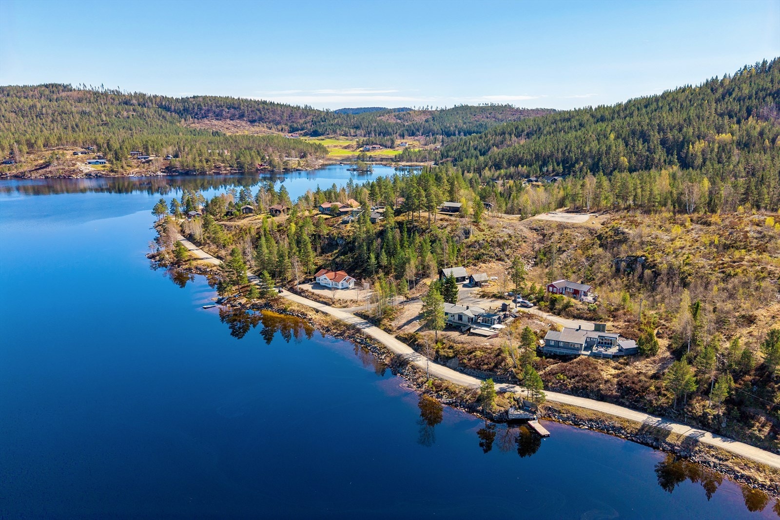 Området i Vegårshei byr på flott natur, samtidig som det er kort vei til dagligvarehandel og togstasjon. Galleribilde