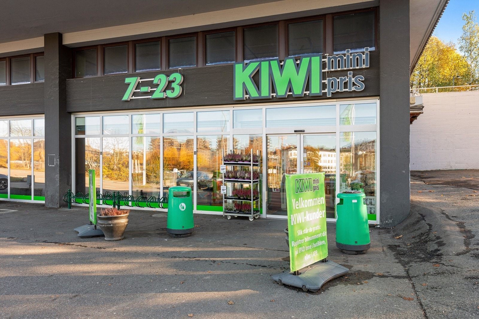 Dagligvarehandelen gjør du enkelt hos Kiwi Økern Torgvei som ligger bare 4 minutter unna Galleribilde