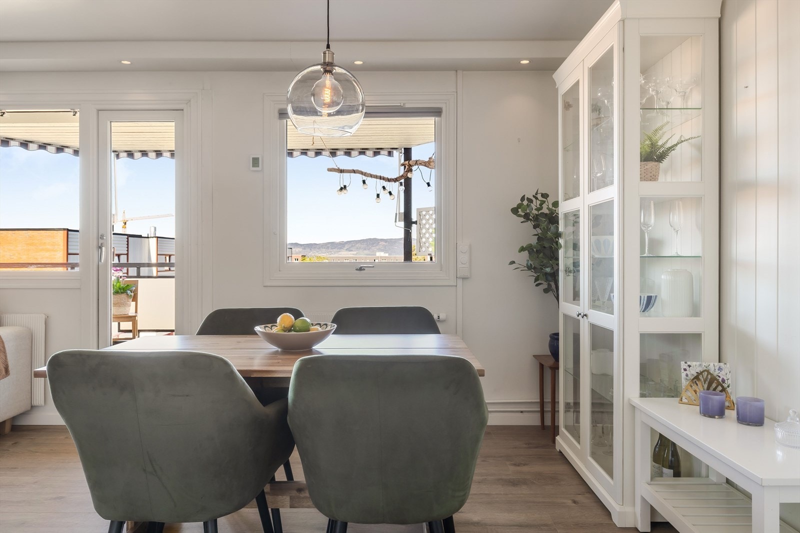 I stua er det også plass til spisestuebord og andre ønskelige møbler. Galleribilde