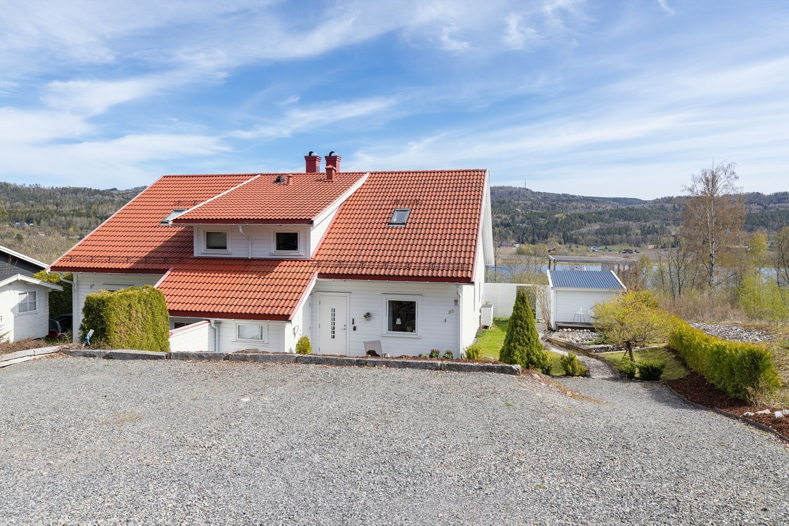 Eiendommen har gode parkeringsmuligheter. Galleribilde