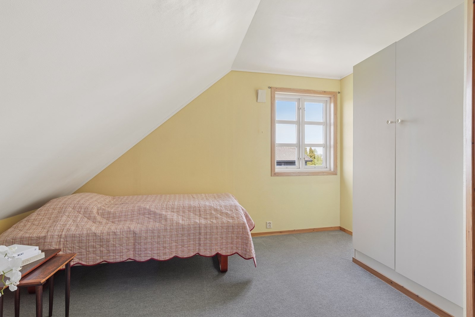 Her er det god plass for seng og garderobe. Galleribilde