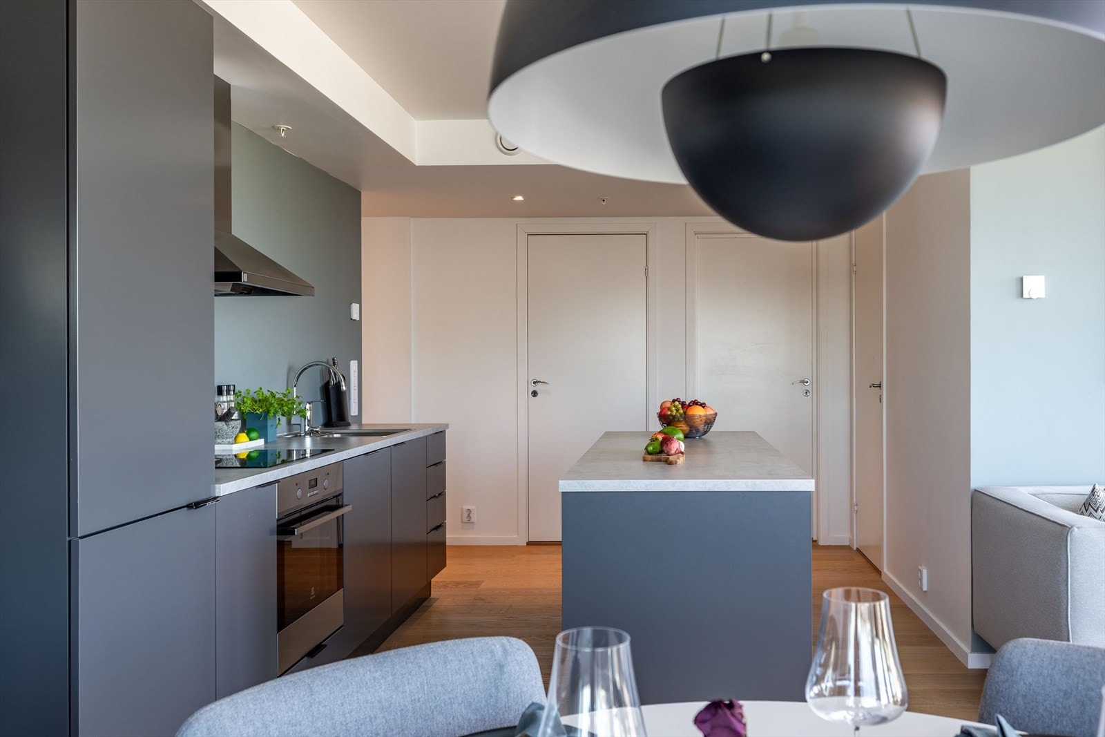 Balansert ventilasjon sørger for et sunt inneklima, med avtrekk fra kjøkken og bad. Galleribilde