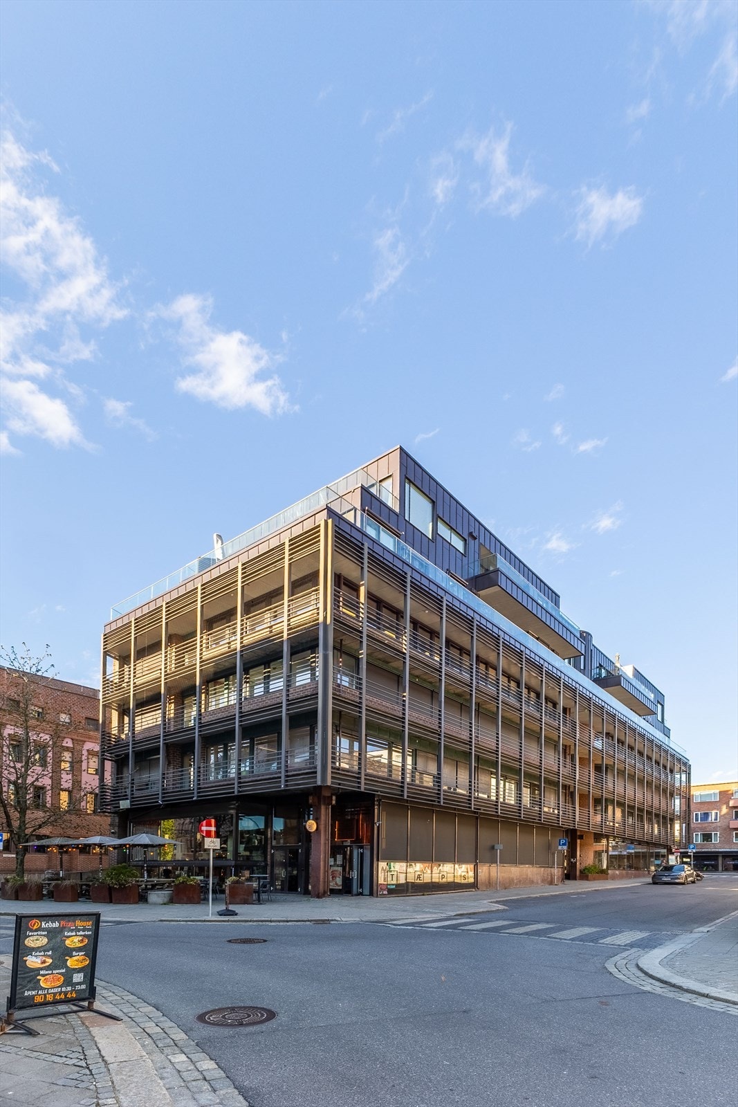 Et moderne leilighetsbygg fra 2020 med sentral beliggenhet i Fredrikstad. Galleribilde