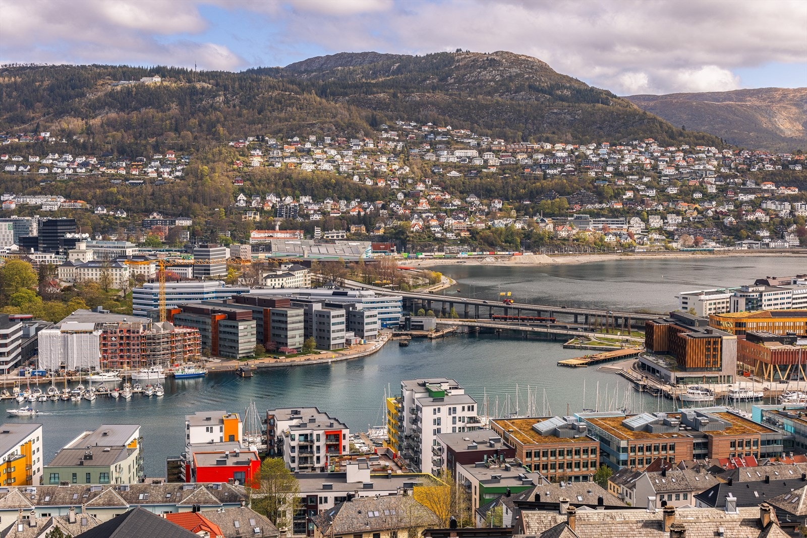 Beliggenhet i Bergen kommune med kort vei til byens fasiliteter. Galleribilde