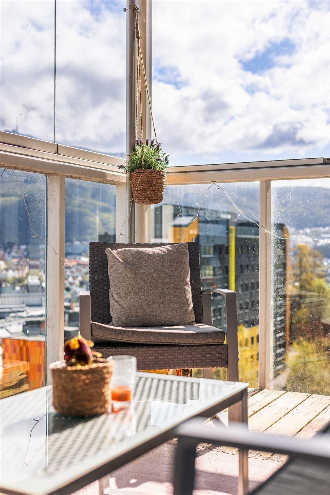 Et lunt og privat uterom med plass til en hyggelig sittegruppe. Galleribilde