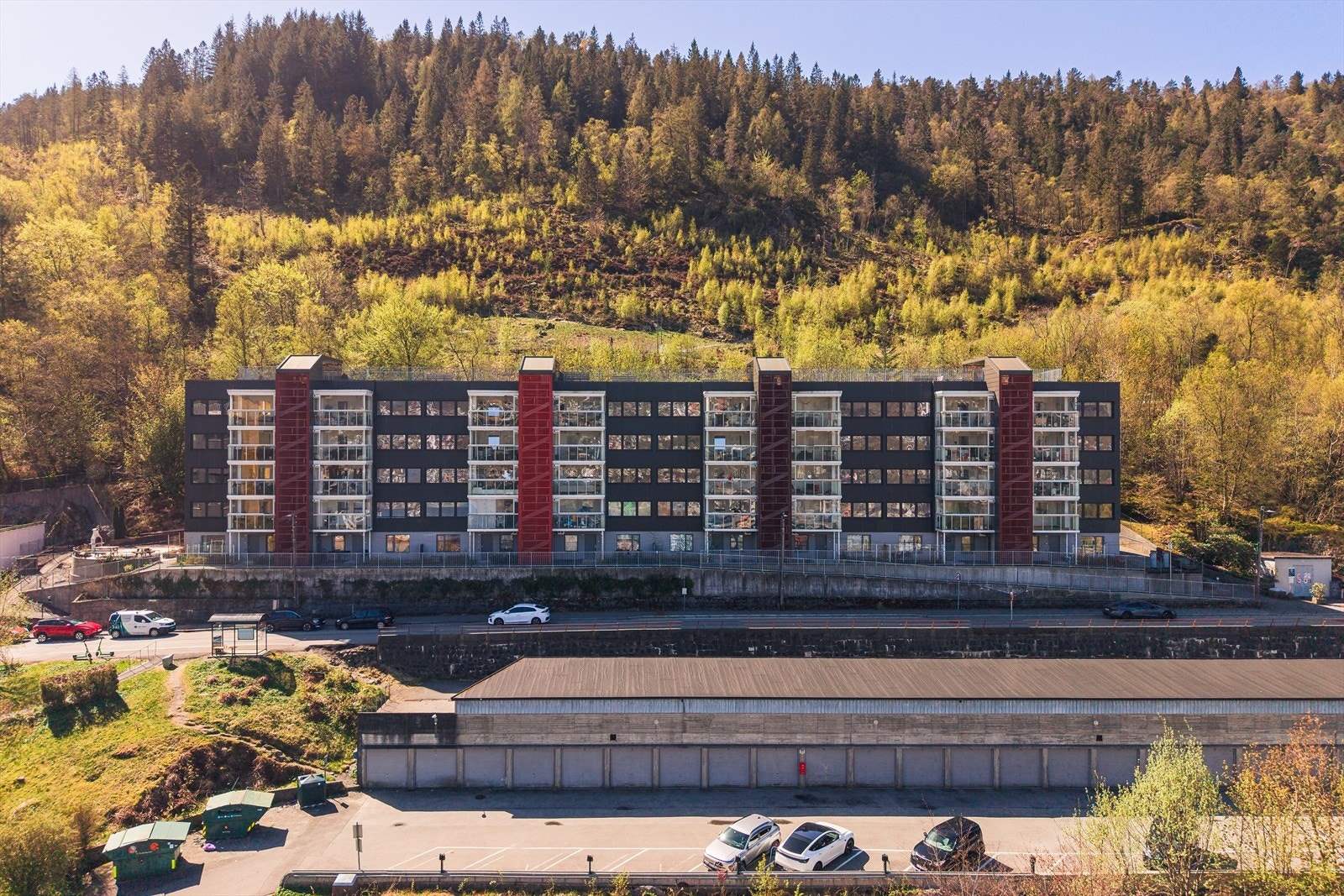Solheimslien borettslag består av flere blokker i et etablert og rolig område. Galleribilde