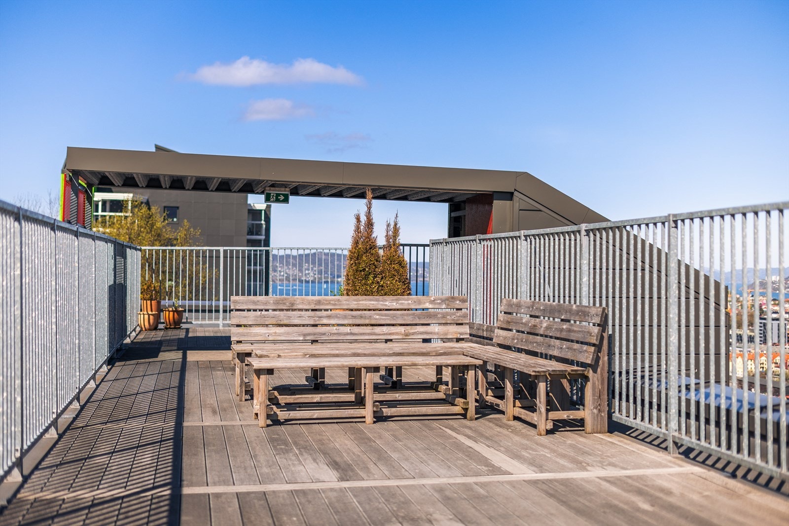 Takterrassene ble etablert under moderniseringen av bygget og byr på flott utsikt. Galleribilde