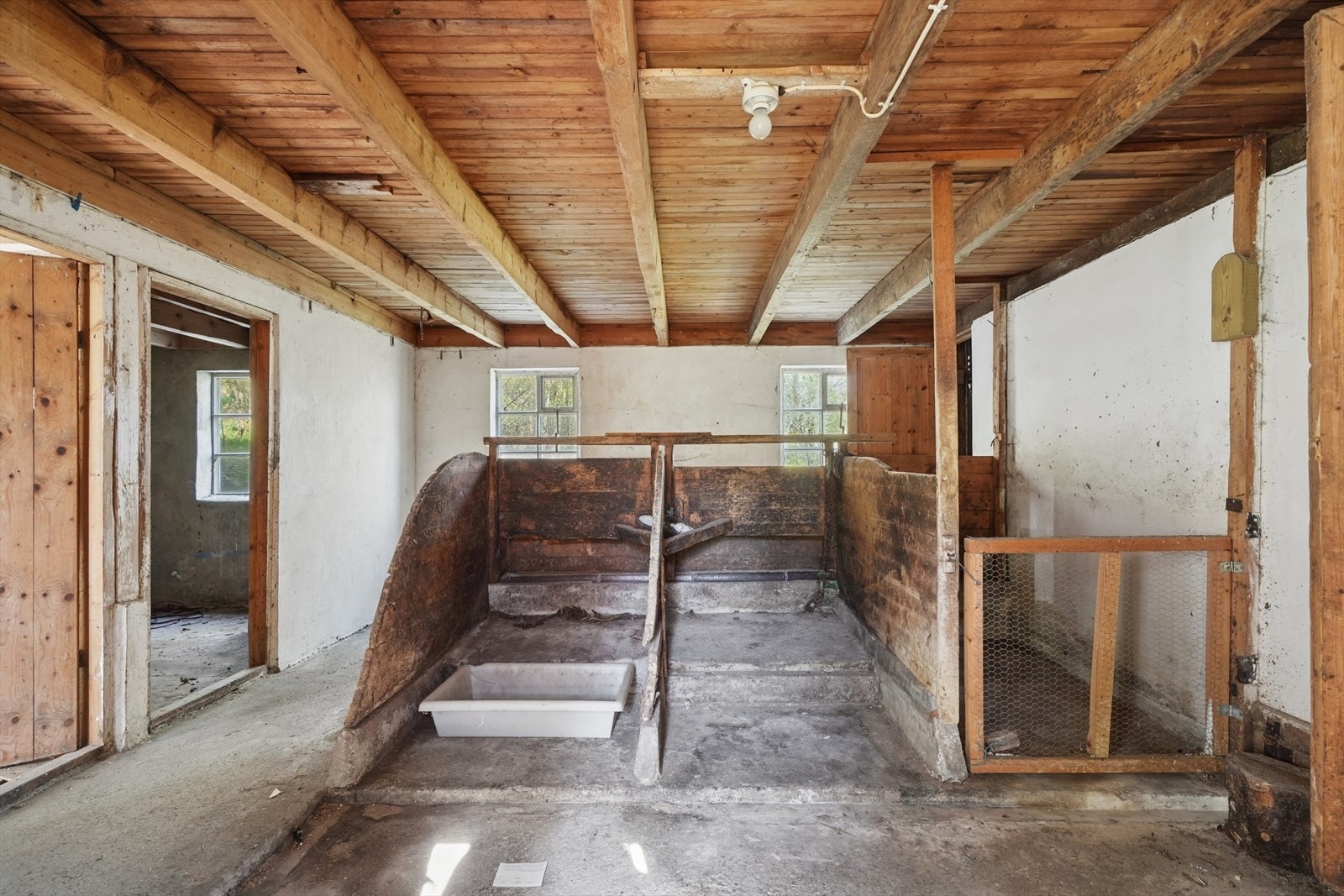 Løen inneholder tidligere fjøs, lagerrom og et stort høyloft. Galleribilde