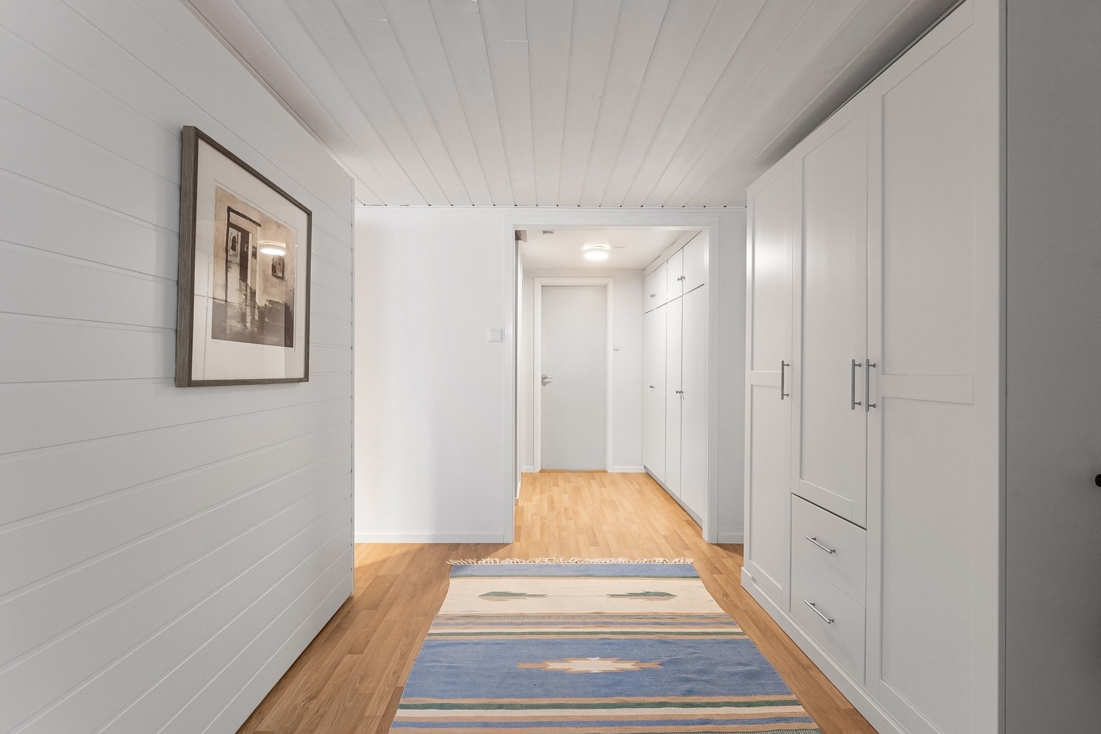 Kjelleren har store, disponible arealer med et betydelig lagringspotensial. Galleribilde