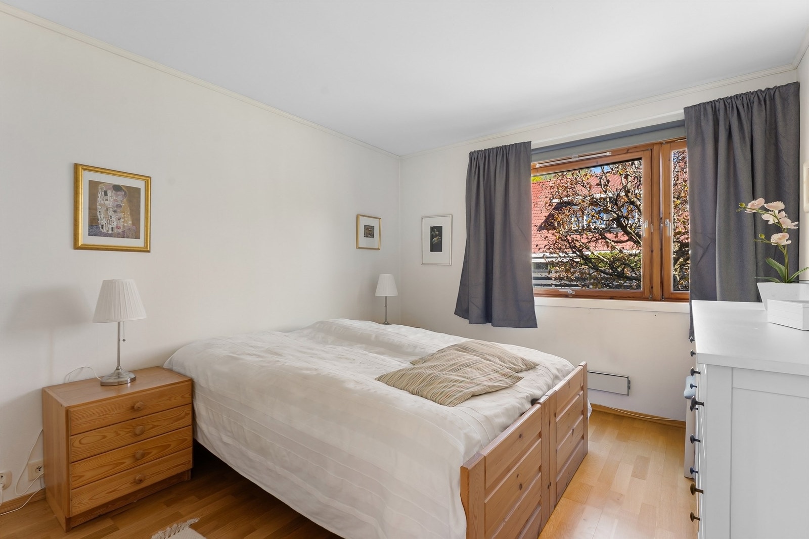 Hovedsoverommet har god plass til dobbeltseng og møblement. Galleribilde