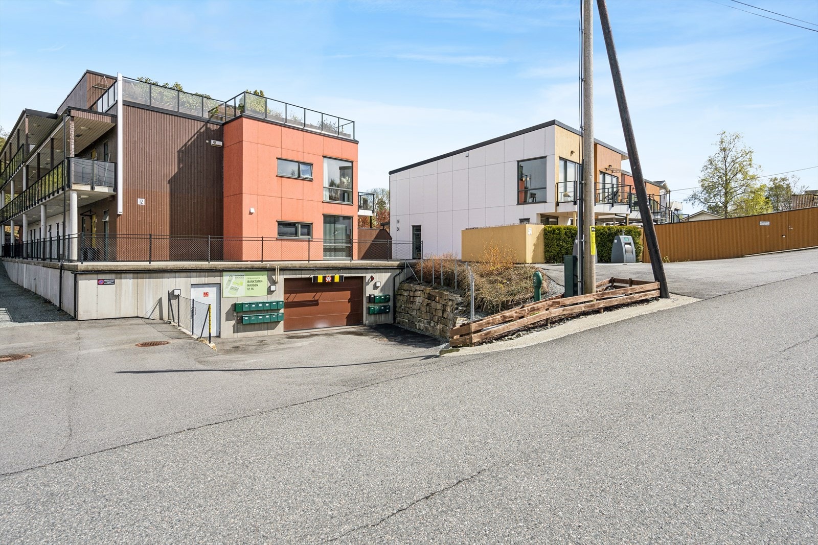 Parkering i garasjeanlegg. Galleribilde