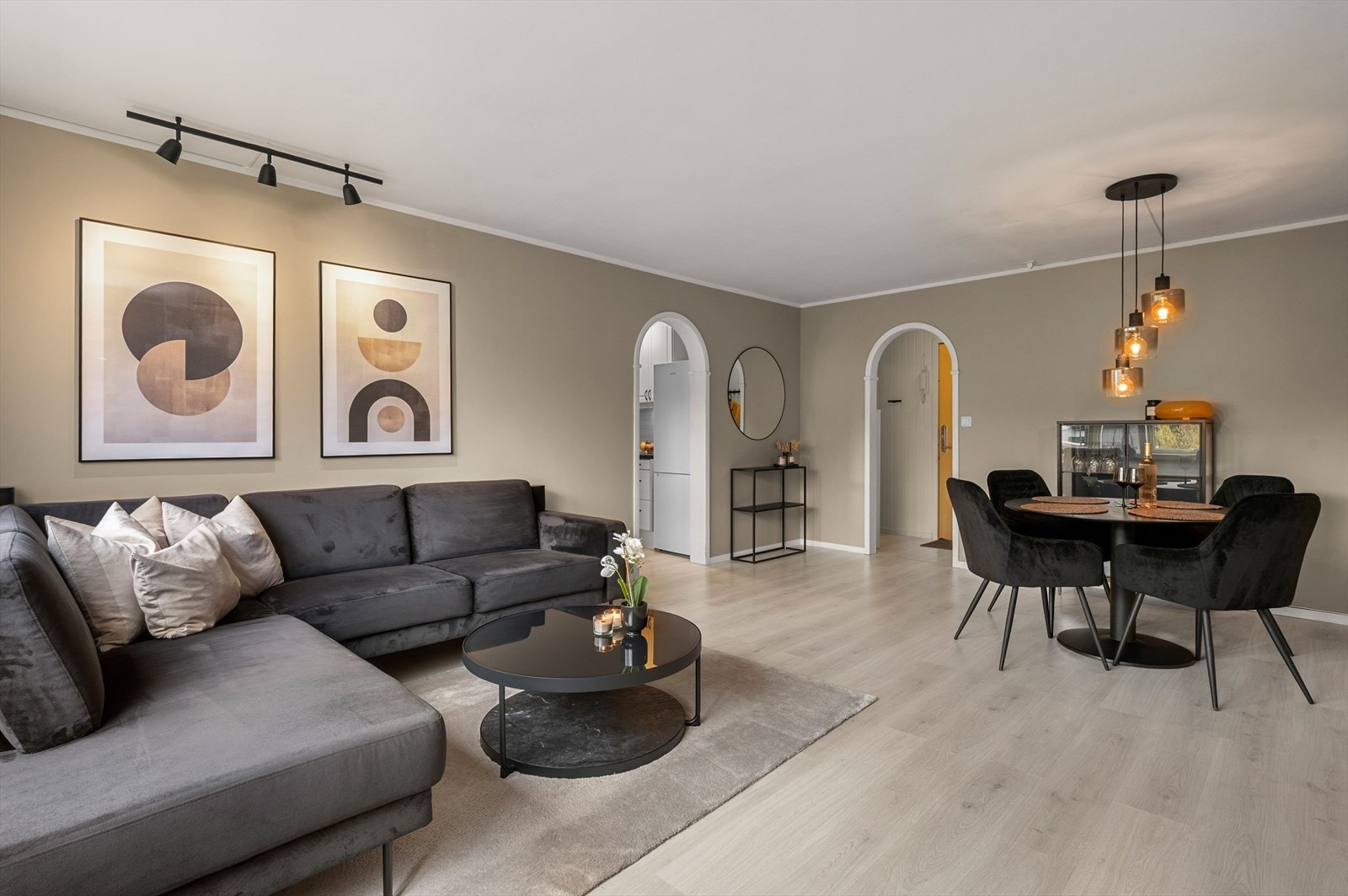 En moderne og innholdsrik andelsleilighet med gjennomgående god standard og attraktiv beliggenhet på Moholt. Galleribilde