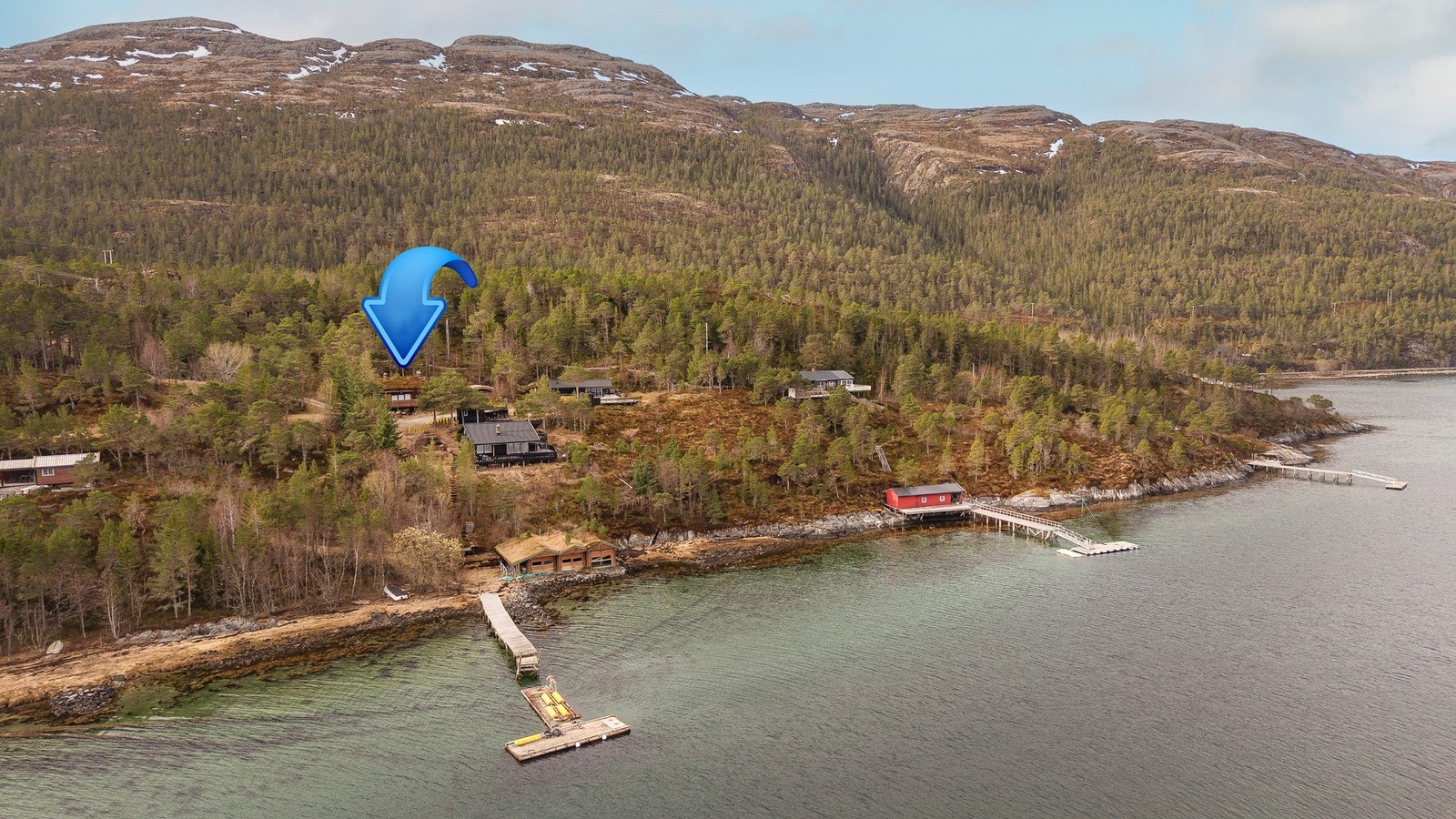 Eiendommen har selveiet tomt på 1,3 mål. Galleribilde